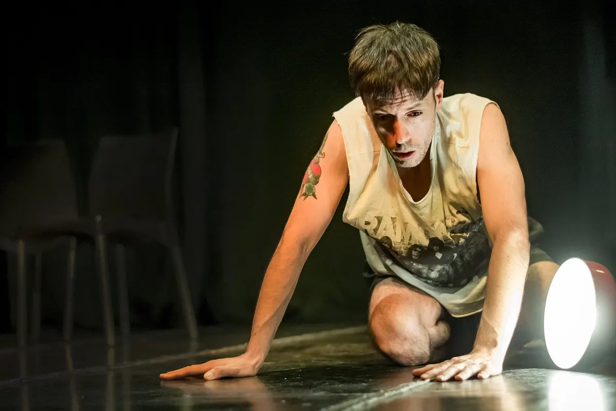 Un cuerpo, muchos personajes: Habitación Macbeth y El brote en octubre