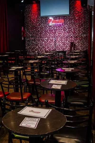 Taburete Club de Comedia